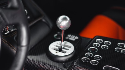 Black / Orange Leather - Orange PipingInterior image