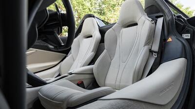 White Leather / Black AlcantaraInterior image