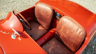 Beige LeatherInterior image