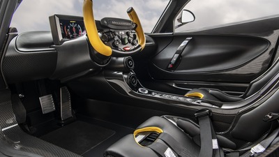 Infinite Black / Yellow LeatherInterior image