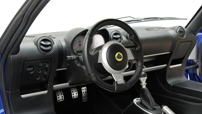 Black Leather - Gold StitchingInterior image