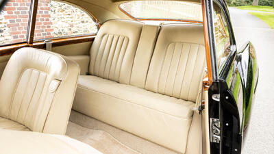 Ivory LeatherInterior image