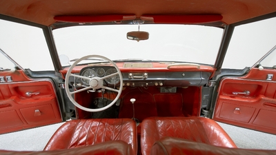 Black / Red Leather - Red StitchingInterior image