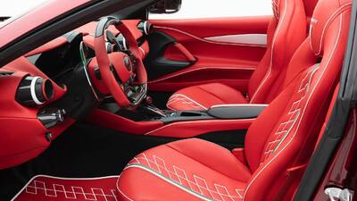 Rosso Leather - Bianco Stitching / PipingInterior image