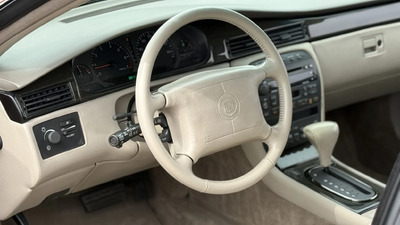 Neutral Shale LeatherInterior image