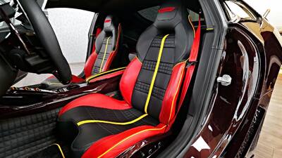 Nero / Rosso Leather - Giallo PipingInterior image