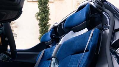Blu AlcantaraInterior image