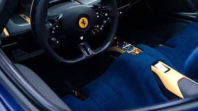 Blu AlcantaraInterior image