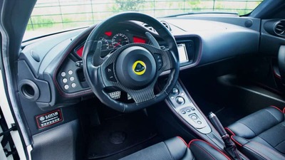 Black Leather - Atomic Red StitchingInterior image