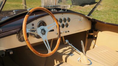 Beige LeatherInterior image