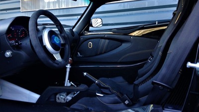 Black Leather / Alcantara - Gold StitchingInterior image