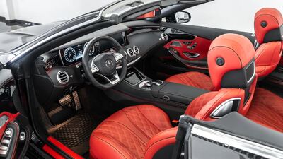 Classic Red / Black LeatherInterior image