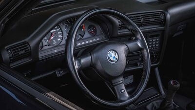 Black Leather - Silver StitchingInterior image