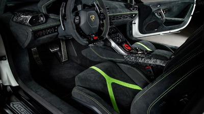 Nero Leather - Verde Stitching / PipingInterior image