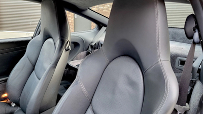 Natural Grey LeatherInterior image