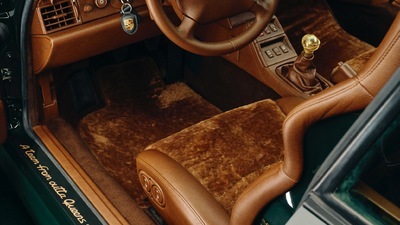 Dark Brown Leather / LambswoolInterior image
