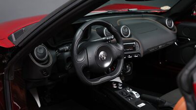 Tobacco Leather / Black AlcantaraInterior image