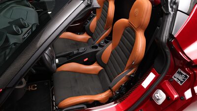 Tobacco Leather / Black AlcantaraInterior image