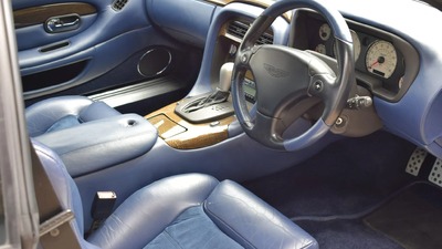 Blue Leather / Alcantara - Red StitchingInterior image