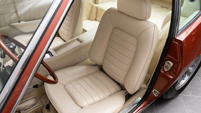 Crema LeatherInterior image