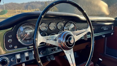 Marrone LeatherInterior image