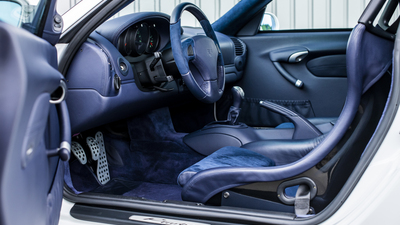 Blue Leather / AlcantaraInterior image