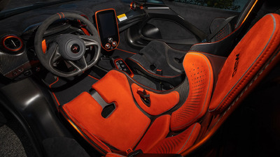 Carbon Black / Volcano Orange AlcantaraInterior image