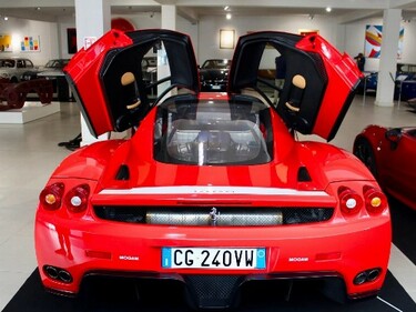 Thumbnail Ferrari Enzo