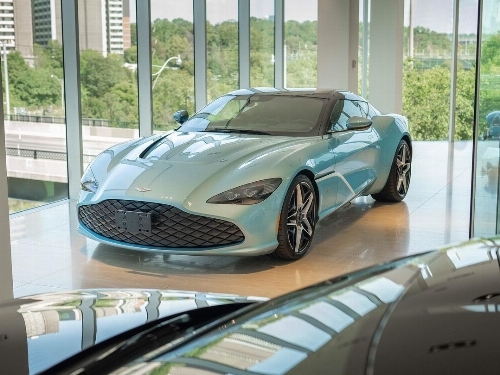 Thumbnail Aston Martin DBS