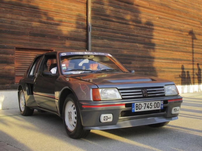 Thumbnail Peugeot 205