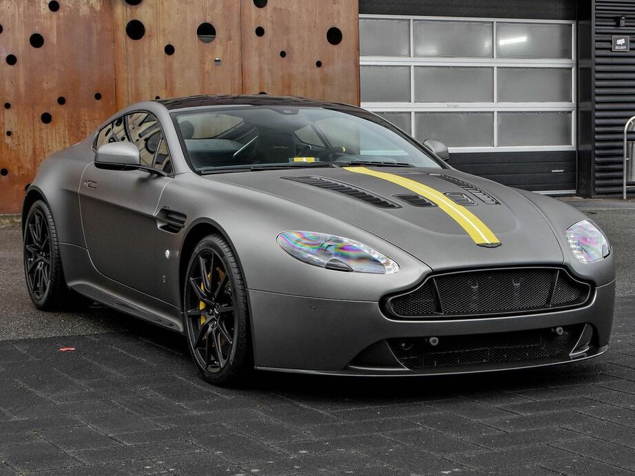 Thumbnail Aston Martin V12 Vantage