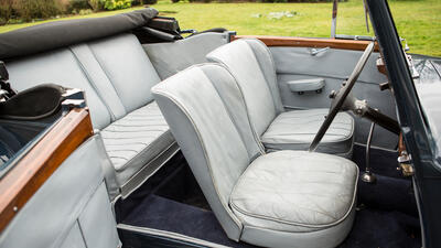 Grey LeatherInterior image