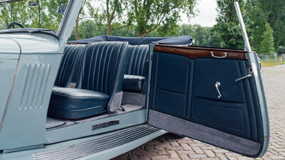 Blue LeatherInterior image