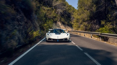 Arctic White / Exposed Carbon Fiber - Blue AccentsColor image