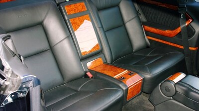 Black / Medium Grey LeatherInterior image