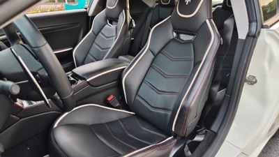 Black Leather - White StitchingInterior image