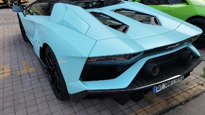 Lamborghini Celeste / Tiffany Blue