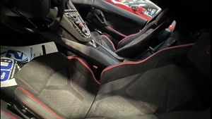Nero Alcantara - Rosso Stitching / PipingInterior image