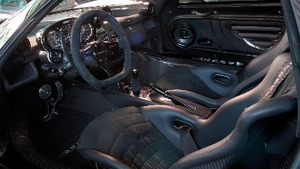 Nero Alcantara / Leather - Nero StitchingInterior image