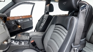 Black / Grey Alcantara - Grey StitchingInterior image