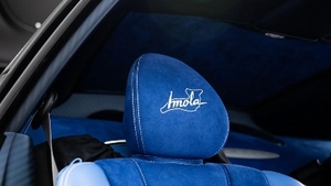 Blue Leather / Alcantara - White StitchingInterior image