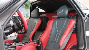 Rosso Scurro Leather / Nero LeatherInterior image