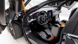 Carbon Black LeatherInterior image