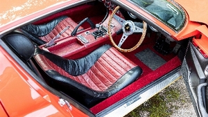 Black / Red Leather - Red StitchingInterior image