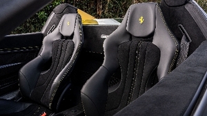 Nero Leather / Alcantara - Giallo StitchingInterior image