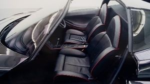Nero Leather - Rosso PipingInterior image