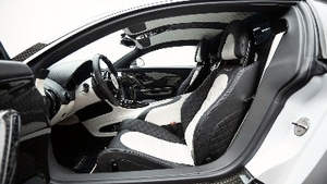 Black / White LeatherInterior image