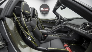 Onyx Black Leather - Acid Green Stitching / PipingInterior image