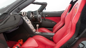 Red / Black Leather / Black AlcantaraInterior image