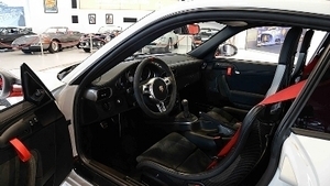 Black Leather / Alcantara - Red StitchingInterior image